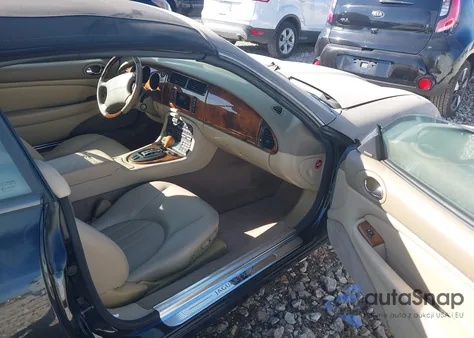 2002 Jaguar Xk8 z USA, uszkodzony, nr VIN SAJDA42C72NA26652